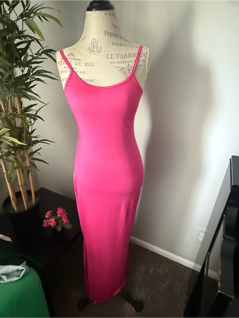 Dress size medium women pink maxi long sleeveless new
